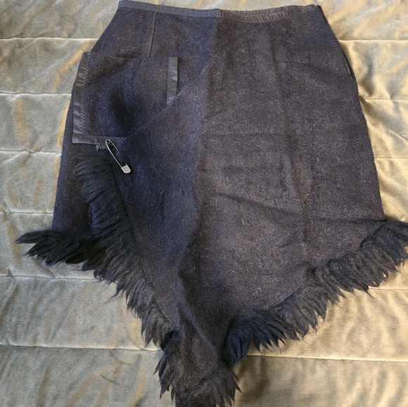 European  Clothes Beautique Wool assimetrical skirt. Size 4 - Picture 5 of 9